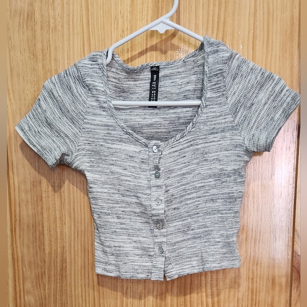 LORD & TAYLOR- Design Lab:Gray Button-Up Ribbed Top
